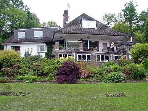 Linchens Bed And Breakfast Felbridge Exterior foto